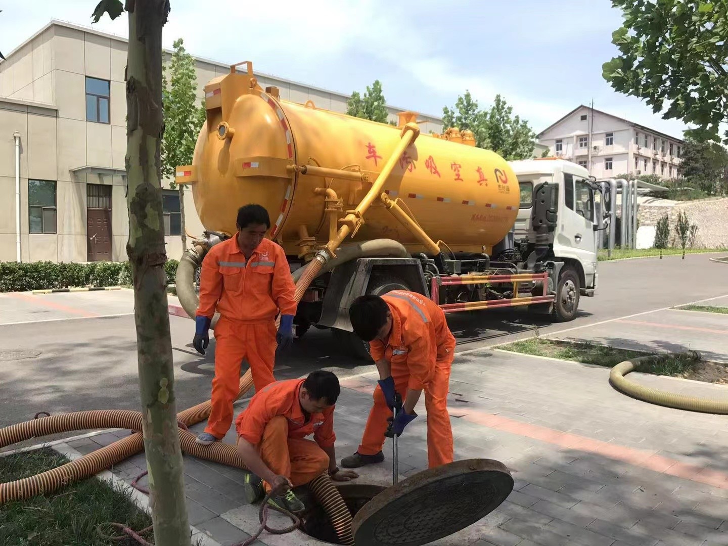 苏仙化粪池清理与5-8吨吸粪车施工效率分析